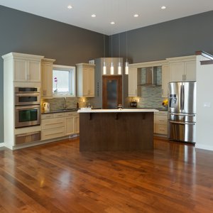 Hardwood floors provide a pleasant balance between yin and yang energy, bringing a balancing effect to your room, according to feng shui experts.