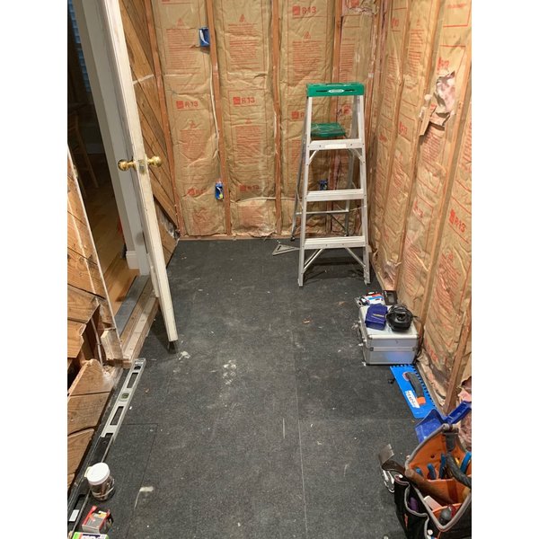 Electric floor heating installation in a mudroom with CeraZorb