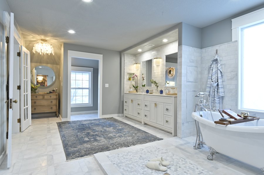 Bargain Mansions Master Bathroom Showcase in Gardner, KS. 105 sq. ft.