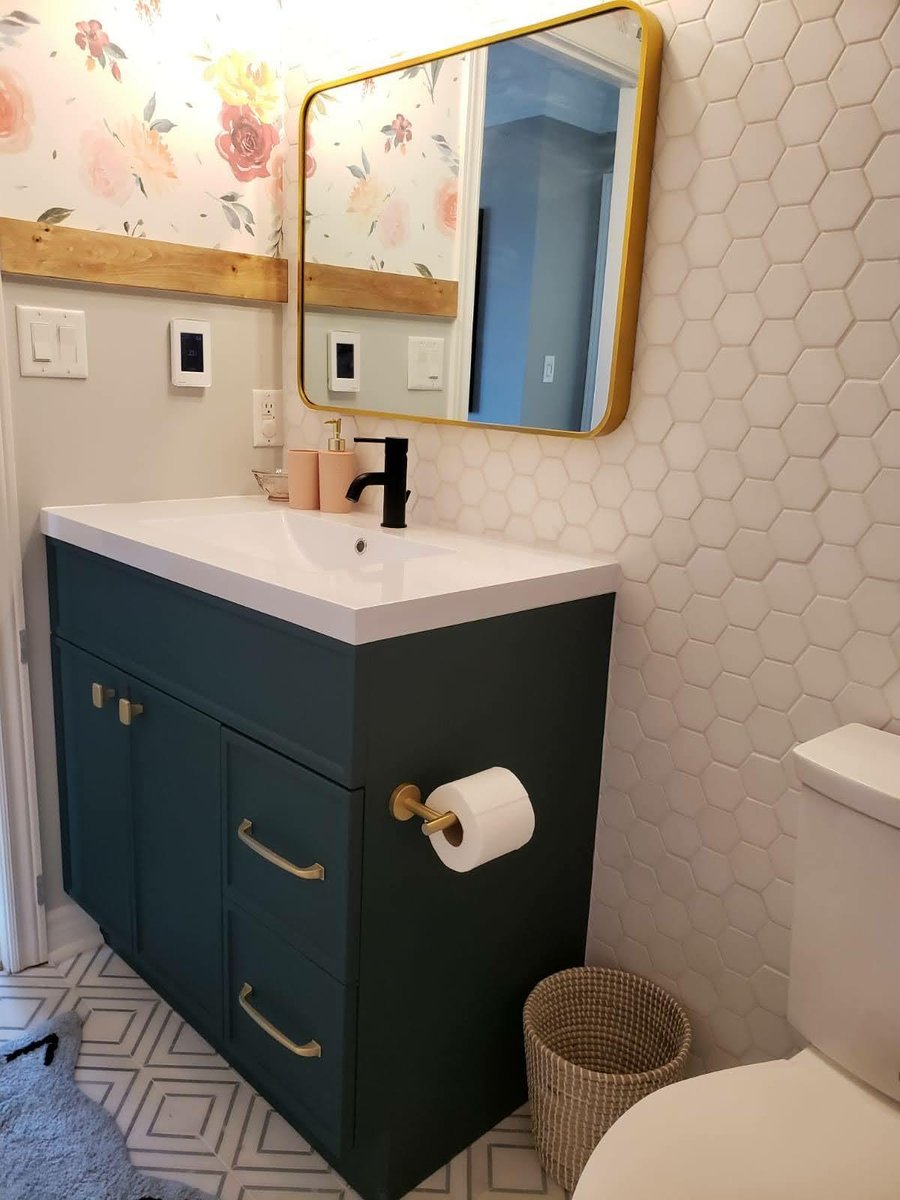 Girls' Bathroom with Floor Heating Showcase in Oakville, ON. 33 sq. ft.